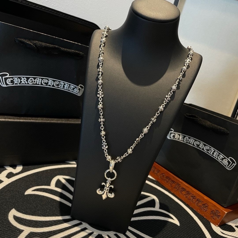 Ch*0me He**ts necklaces